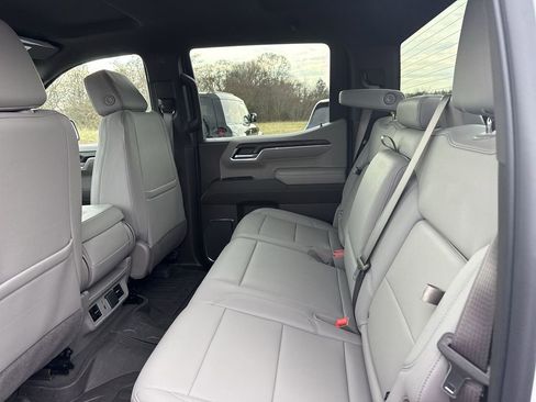 Used 2024 GMC Sierra 1500 SLT image 32