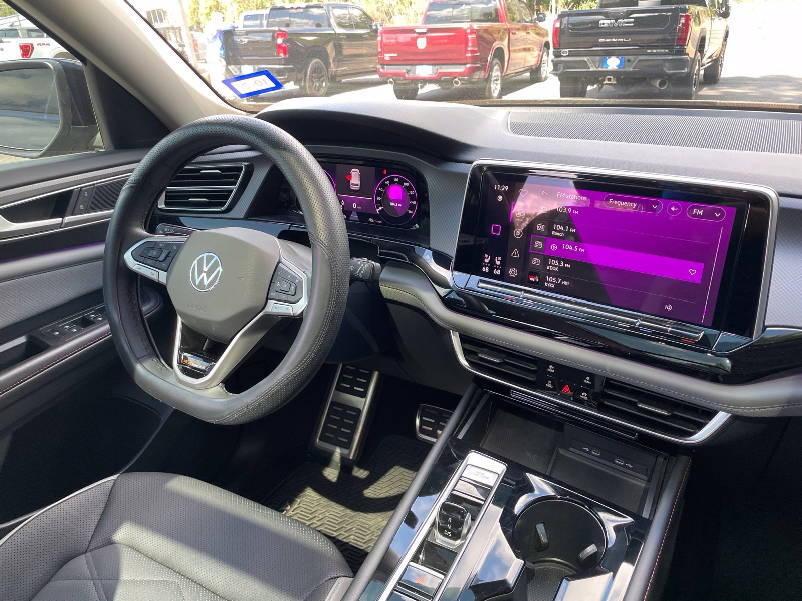 Used 2024 Volkswagen Atlas Peak Edition SE AWD/4WD image 33