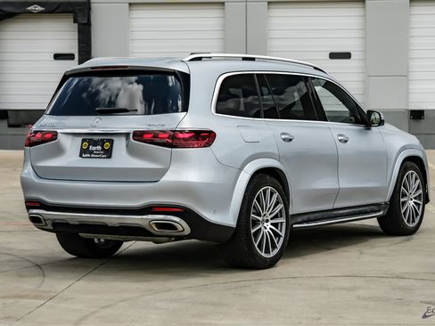 Used 2025 Mercedes-Benz GLS 580 4MATIC image 17