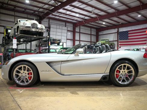 Used 2004 Dodge Viper SRT-10 image 4