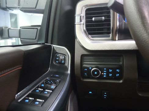 Used 2025 Ford F450 King Ranch w/ FX4 Off-Road Package image 31