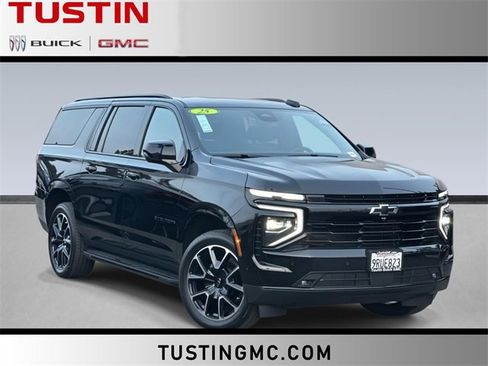 Used 2025 Chevrolet Suburban RST image 1