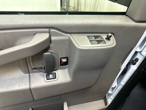 Used 2025 Chevrolet Express 3500 LS image 23