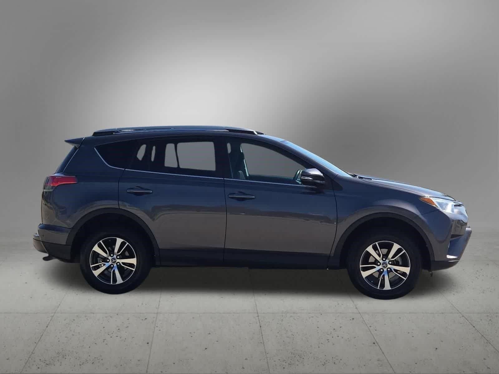 Used 2018 Toyota RAV4 XLE FWD image 7