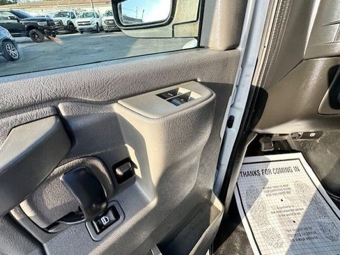 Used 2018 Chevrolet Express 2500 w/ Driver Convenience Package image 18