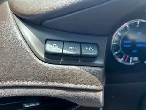 Used 2017 Cadillac Escalade ESV Premium Luxury image 15