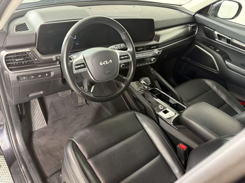 Used 2025 Kia Telluride S FWD image 4