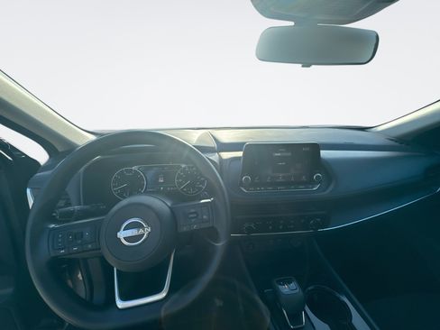 Used 2024 Nissan Rogue S FWD image 15