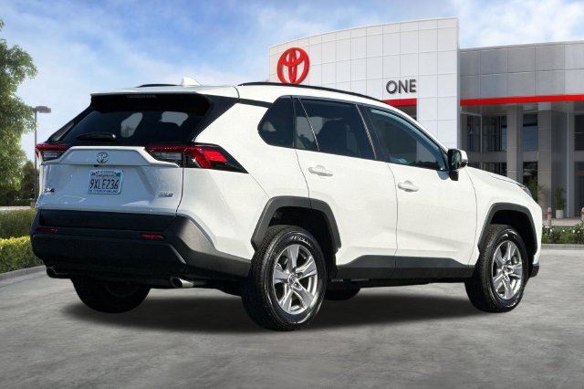 Used 2025 Toyota RAV4 XLE w/ Convenience Package FWD image 5