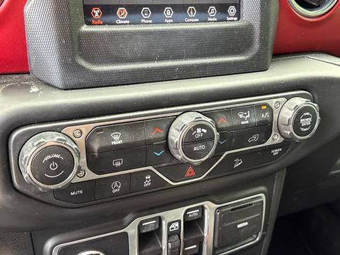 Used 2018 Jeep Wrangler Unlimited Rubicon AWD/4WD image 22