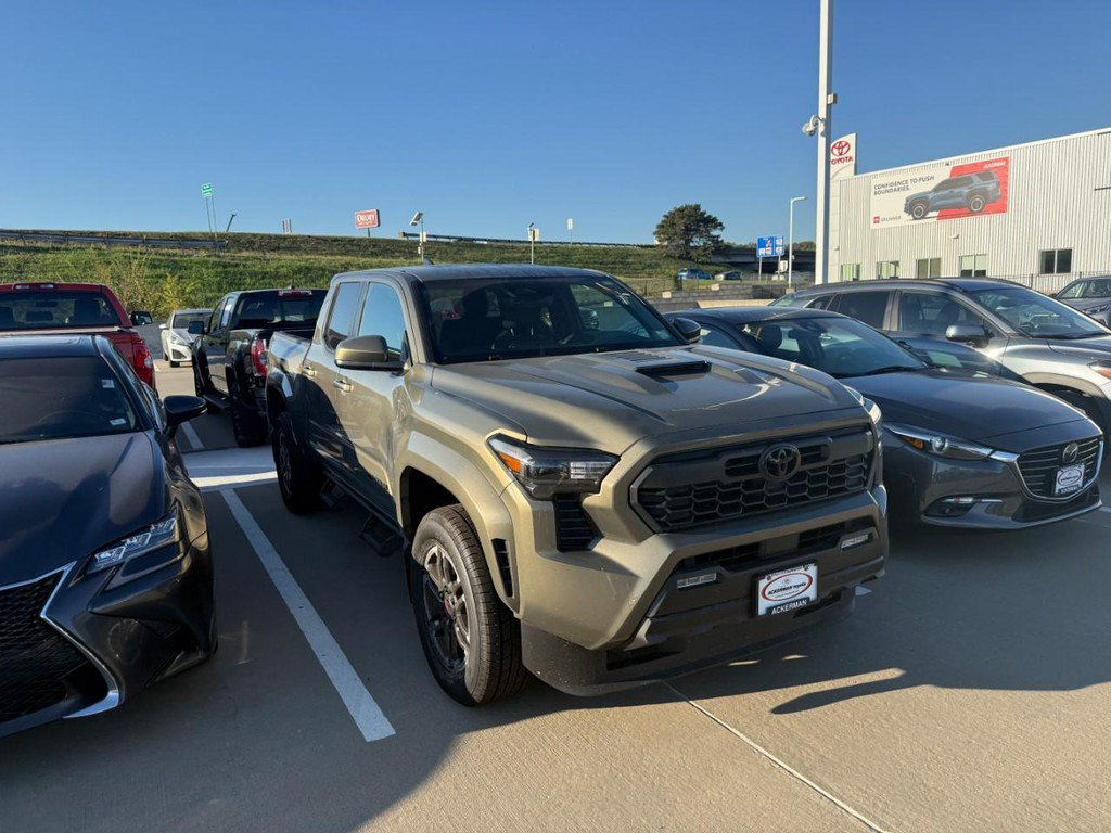 Used 2026 Toyota Tacoma TRD Sport AWD/4WD image 2