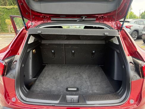 Used 2025 Chevrolet Trax LT w/ LT Convenience Package FWD image 30