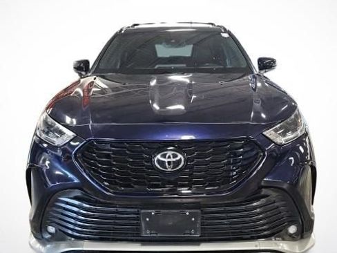 Used 2022 Toyota Highlander XSE image 3