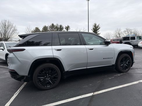 Used 2024 Jeep Wagoneer Launch Edition image 6