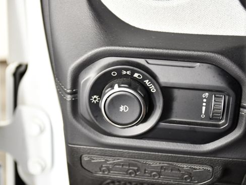 Used 2025 Jeep Wrangler Unlimited Sahara AWD/4WD image 34