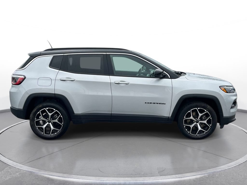 Used 2025 Jeep Compass Limited AWD/4WD image 3