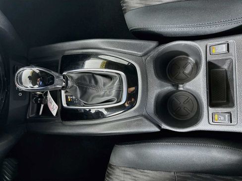 Used 2019 Nissan Rogue SV AWD/4WD image 16