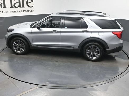 Used 2022 Ford Explorer XLT w/ Equipment Group 202A AWD/4WD image 46