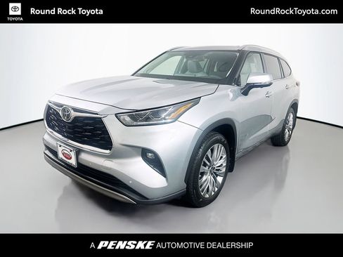 Certified 2025 Toyota Highlander Platinum AWD/4WD image 1