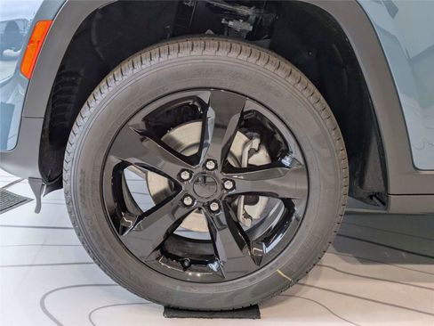 New 2026 Jeep Grand Cherokee Limited RWD image 12