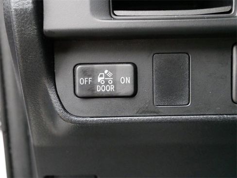 Used 2016 Toyota Tacoma SR5 image 16