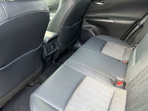Used 2021 Toyota Venza XLE w/ Carpet Mat Package (TMS) image 9
