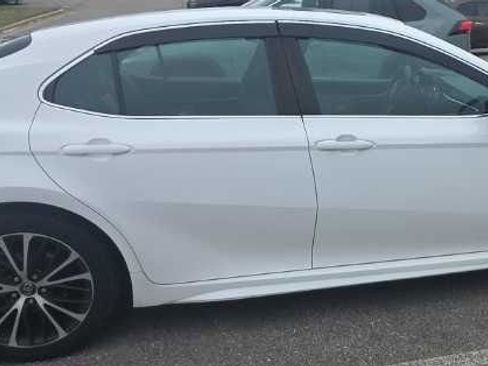 Used 2018 Toyota Camry SE w/ Moonroof Package image 8