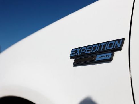 Used 2002 Ford Expedition XLT image 34