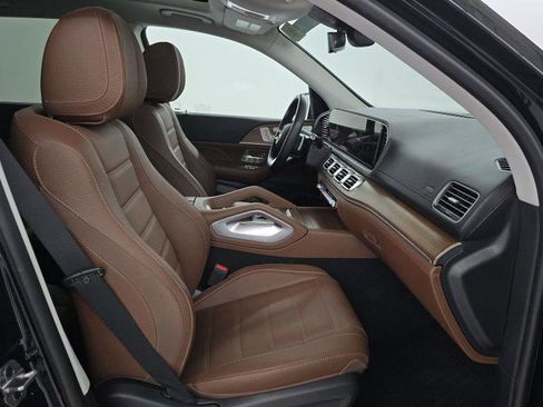 Used 2024 Mercedes-Benz GLS 580 4MATIC w/ Night Package image 10