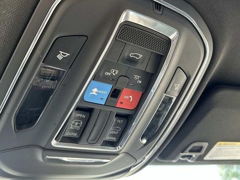 Used 2023 Jeep Grand Cherokee Altitude AWD/4WD image 30