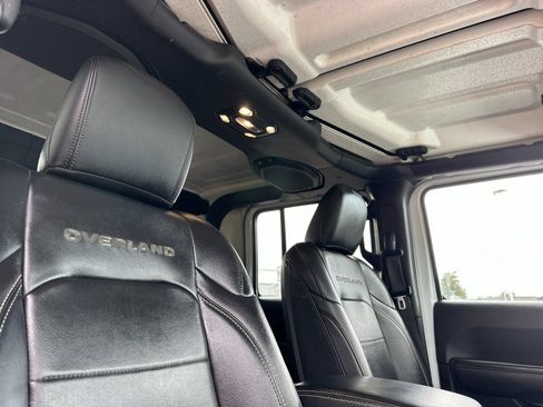 Used 2021 Jeep Gladiator Overland w/ Uconnect 4C Nav & Sound Group AWD/4WD image 15