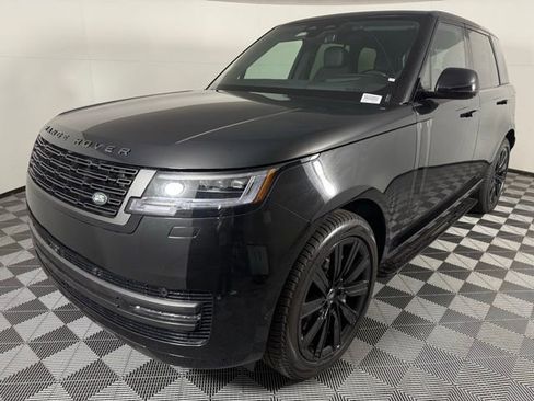 New 2025 Land Rover Range Rover SE image 3