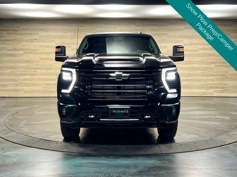 Used 2025 Chevrolet Silverado 2500 High Country w/ High Country Premium Package AWD/4WD image 9
