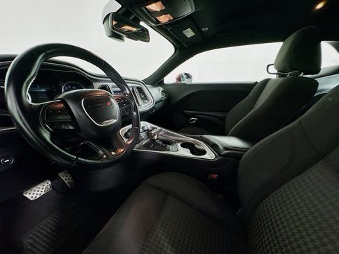 Used 2019 Dodge Challenger SXT RWD image 21
