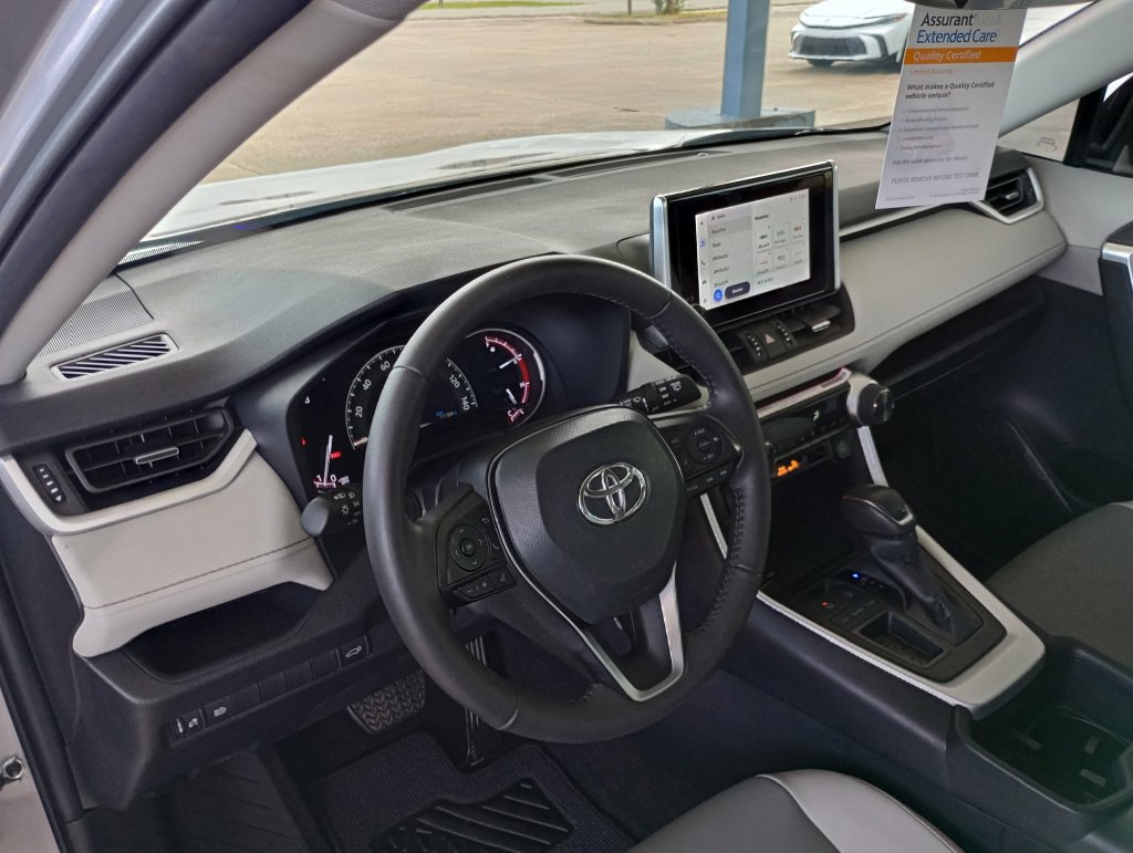 Used 2024 Toyota RAV4 XLE Premium FWD image 9