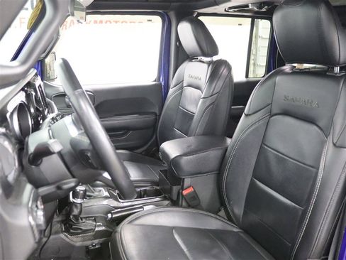 Used 2018 Jeep Wrangler Unlimited Sahara image 8