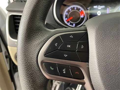 Used 2021 Jeep Cherokee Latitude image 12