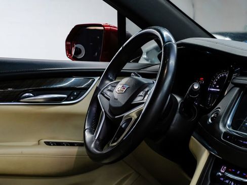 Used 2018 Cadillac XT5 FWD image 19