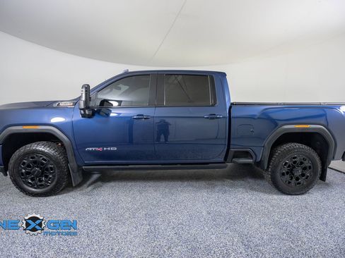 Used 2023 GMC Sierra 2500 AT4 w/ AT4 Preferred Package AWD/4WD image 4