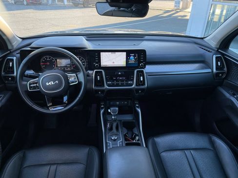 Used 2023 Kia Sorento S w/ Panoramic Sunroof Package image 16