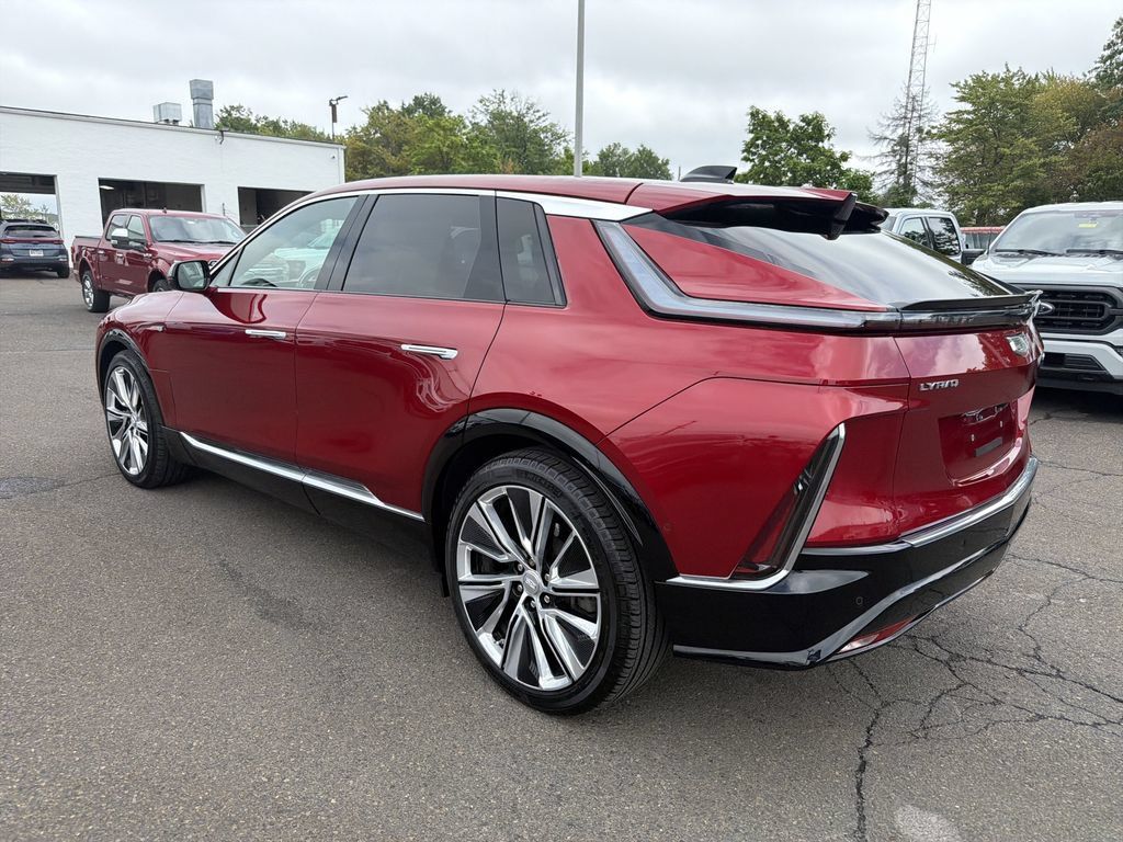 Used 2024 Cadillac Lyriq Luxury AWD/4WD image 4