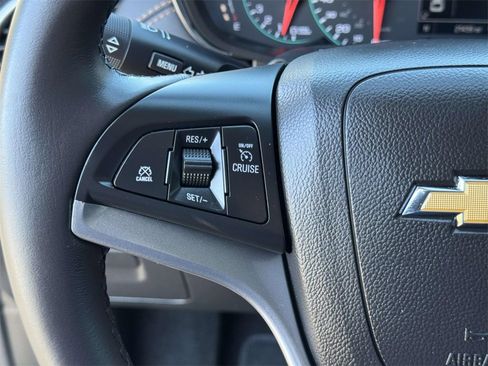 Used 2021 Chevrolet Trax LT w/ LT Convenience Package image 10