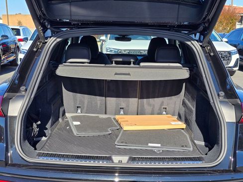 New 2025 Audi SQ5 Prestige image 28