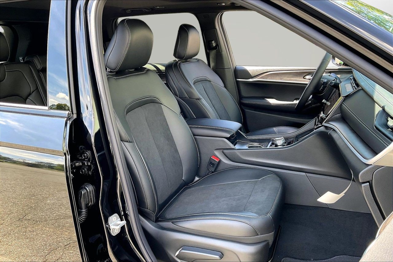 New 2027 Jeep Grand Cherokee Altitude AWD/4WD image 21
