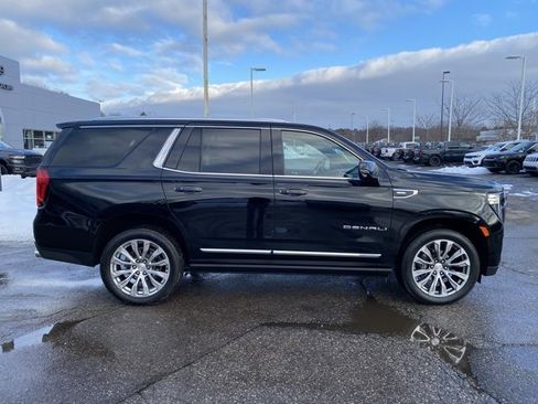 Used 2021 GMC Yukon Denali w/ Denali Premium Package image 2