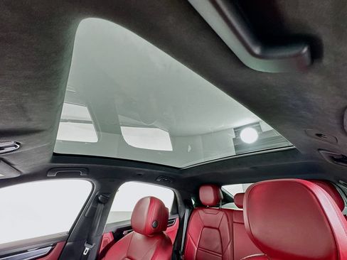 Used 2022 Porsche Cayenne GTS AWD/4WD image 19