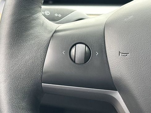 Used 2023 Tesla Model 3 Standard Range image 12