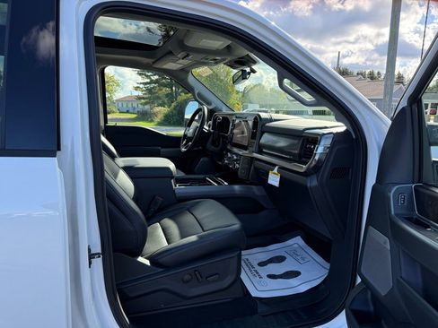 New 2026 Ford F250 Lariat w/ Black Appearance Package image 29