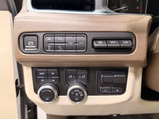 Used 2021 GMC Yukon Denali w/ Denali Premium Package AWD/4WD image 26