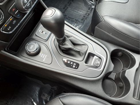 Used 2022 Jeep Cherokee Latitude Lux AWD/4WD image 19